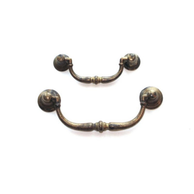 Stylowy uchwyt do mebli antycznych